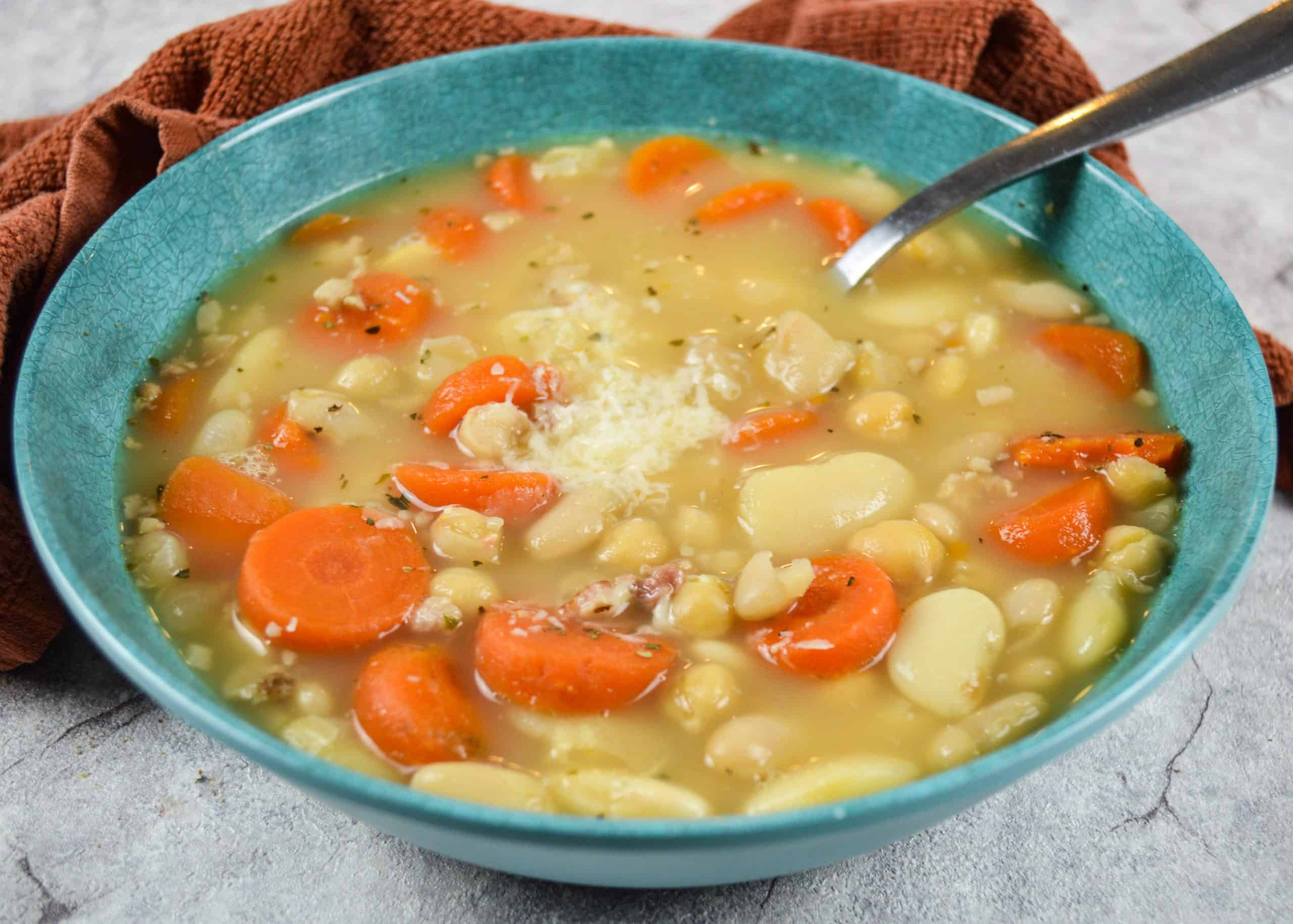 White Bean Soup with Bacon – Quick Soup Recipe From The Pantry