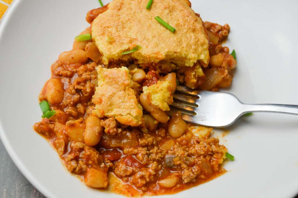 Chili Cornbread Bake